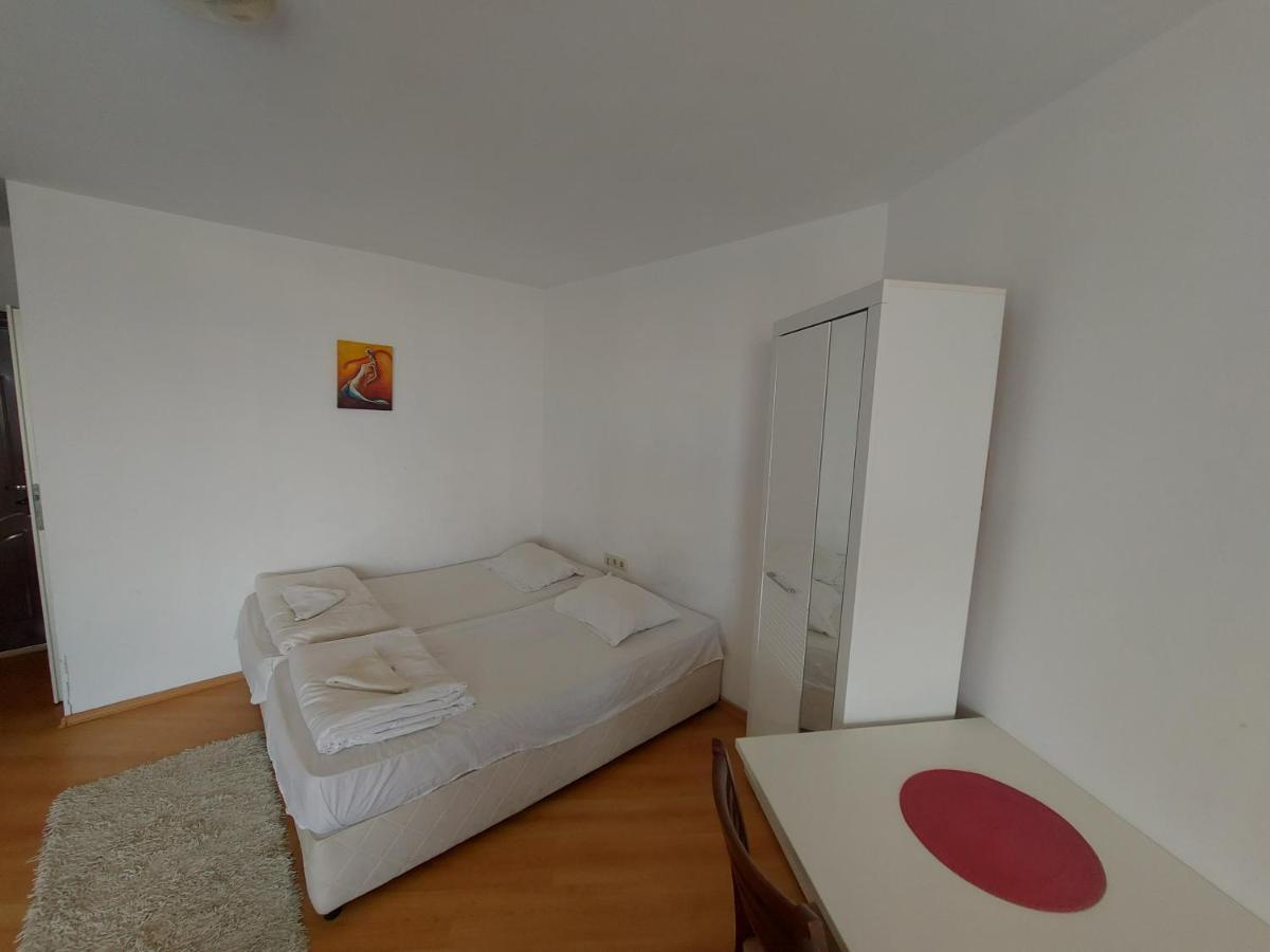 Studios & Apartments Perla Pantai Sunny Luaran gambar